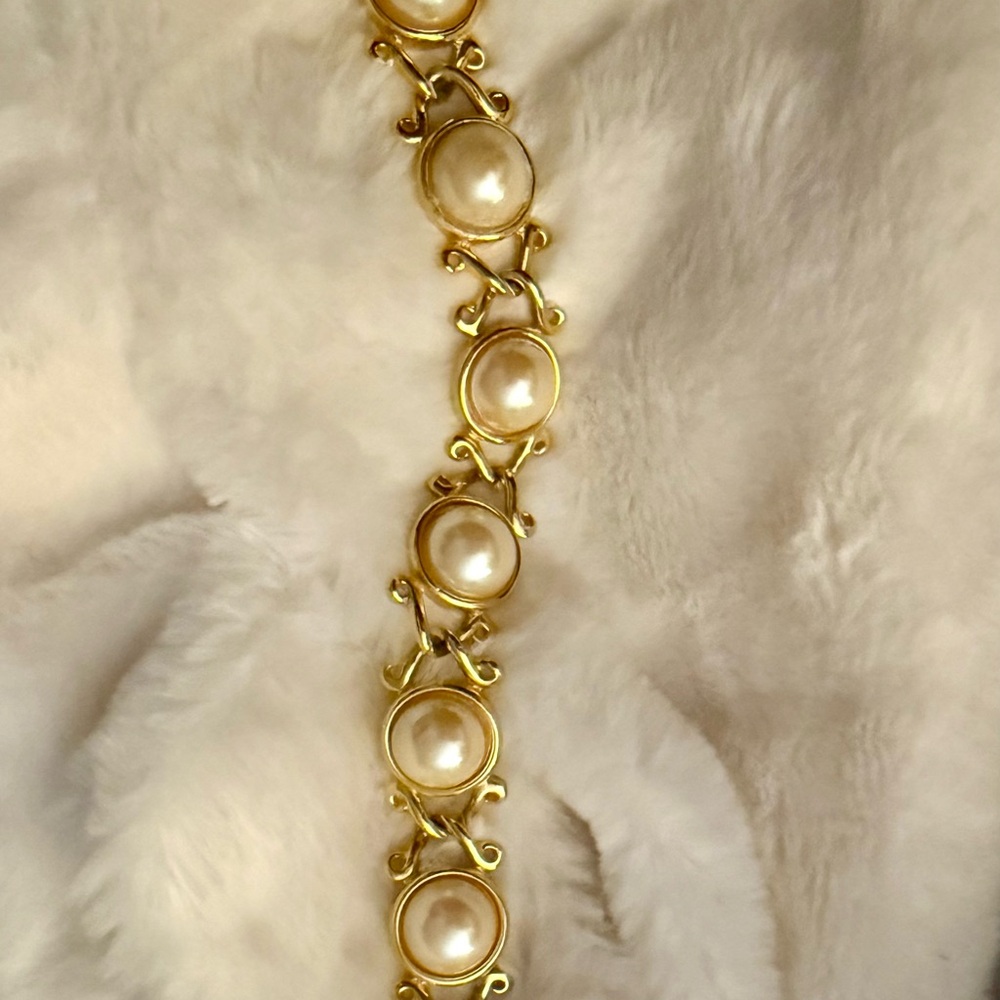 Vintage Golden and Faux Pearl Women's Bracelet made by Weingeroff - Picture 4 of 11